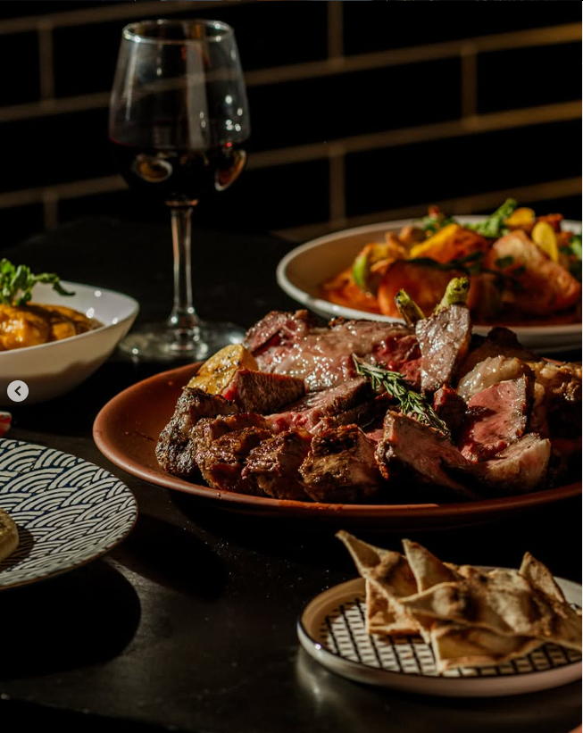 Mesa completa en Asador Colonia